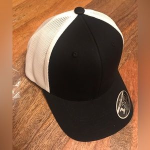 Black and white flex fit baseball cap